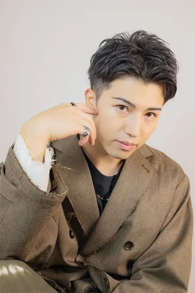 グレーアッシュのメンズショート
